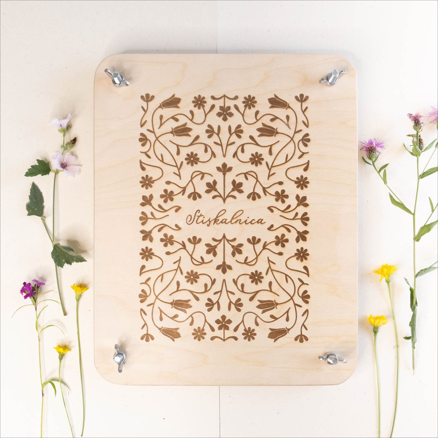 Lesena stiskalnica za rože