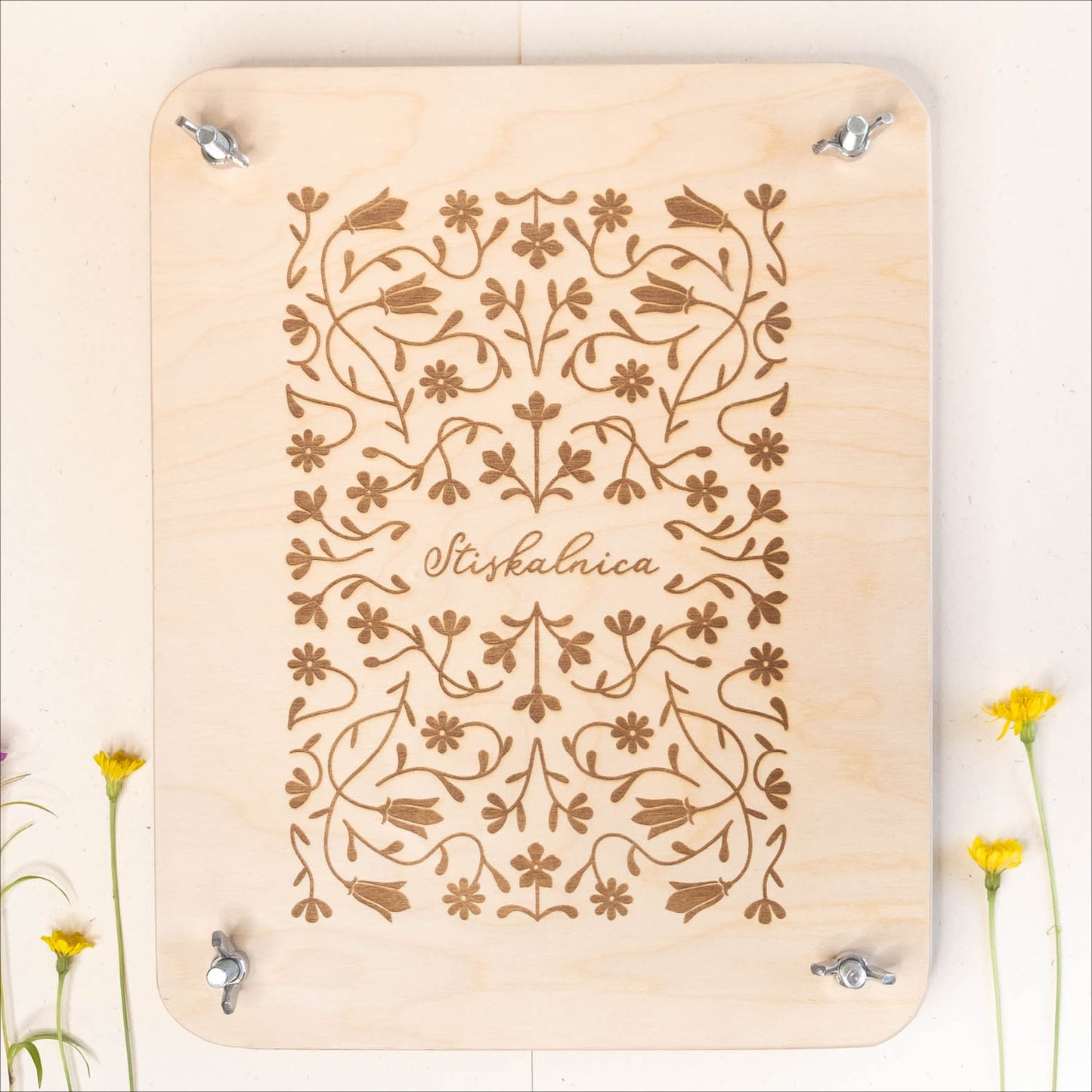 Lesena stiskalnica za rože