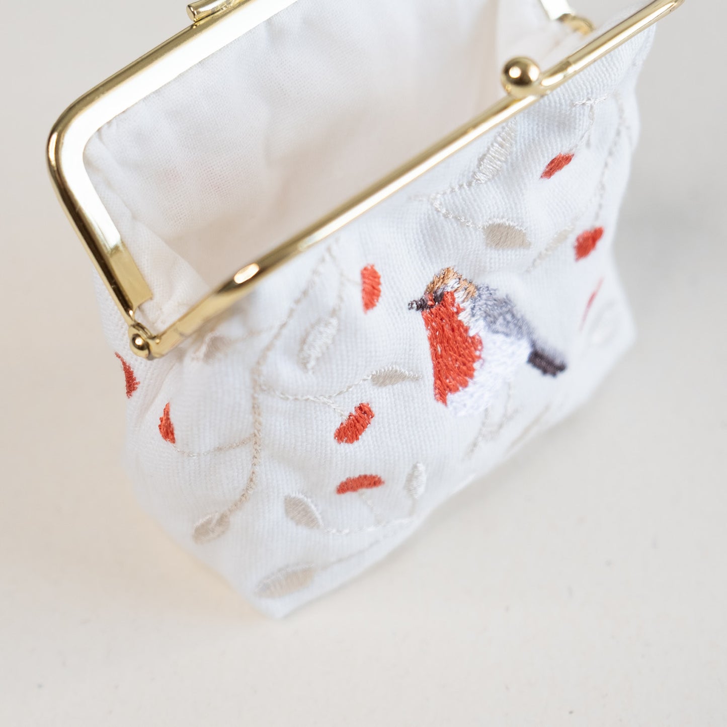 Torbica z izvezenim motivom taščice