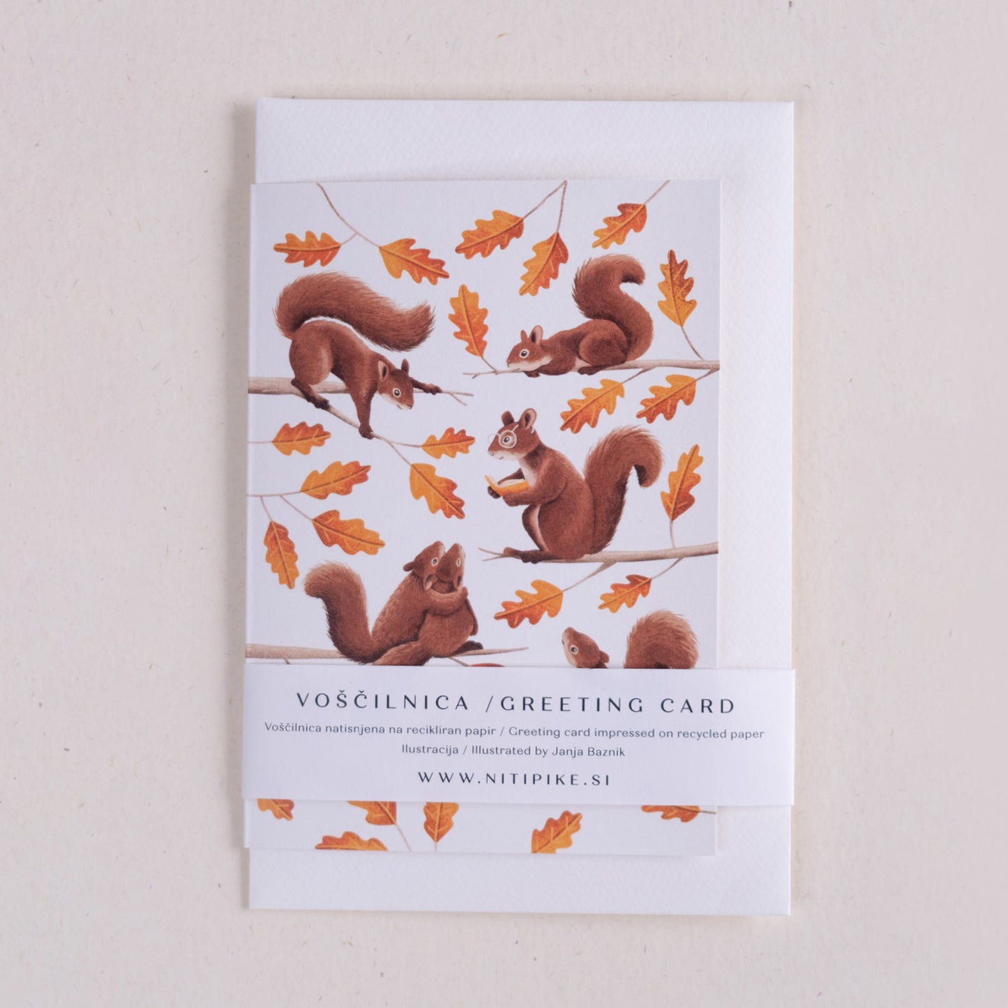 Voščilnica - Veverice poslušajo pravljico