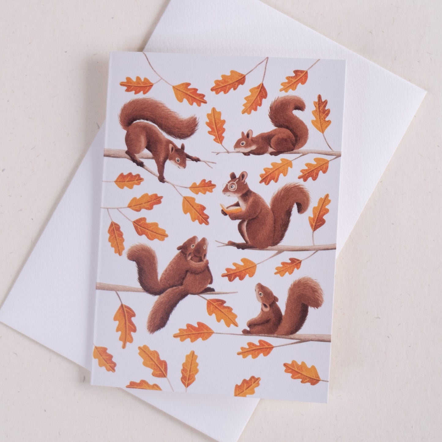 Voščilnica - Veverice poslušajo pravljico